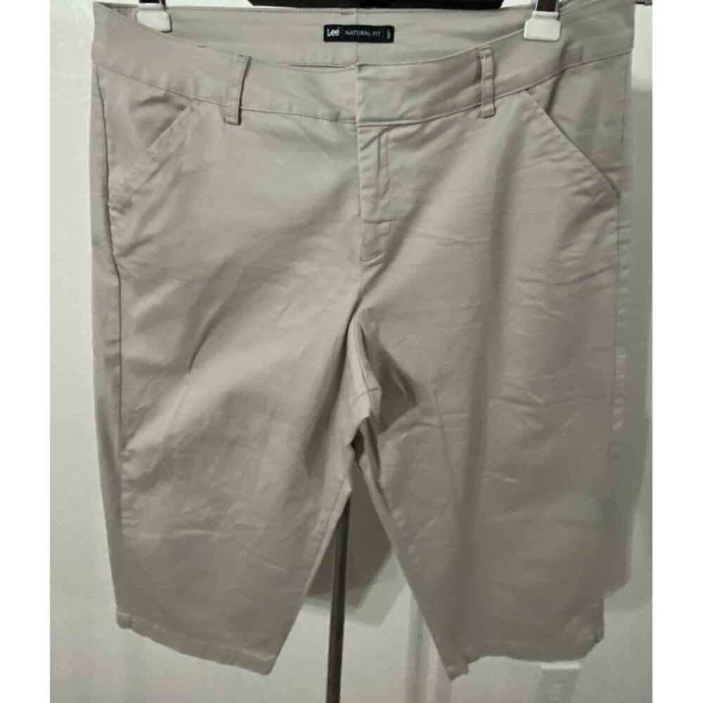 Lee Natural Fit Womens Size 16 M Capris Pants 38X20  Light Tan Stretch